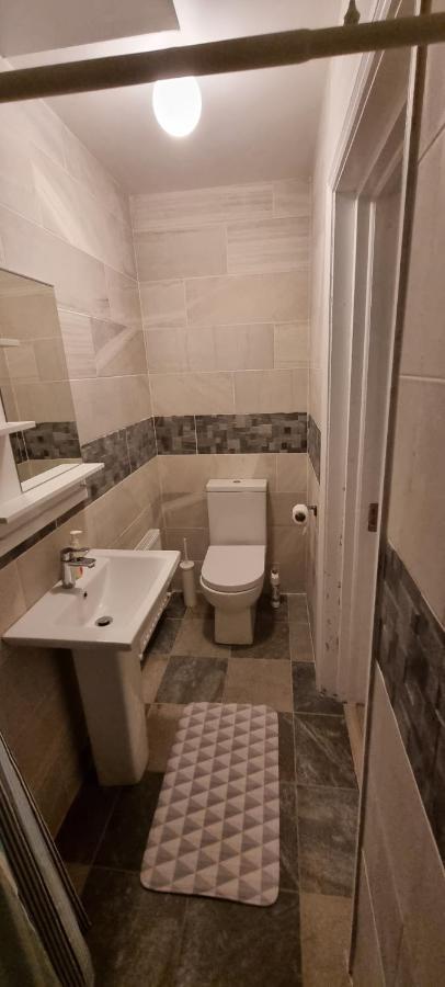 Spacious Curragh 2-Bed Apartment With Own Entrance Brownstown エクステリア 写真