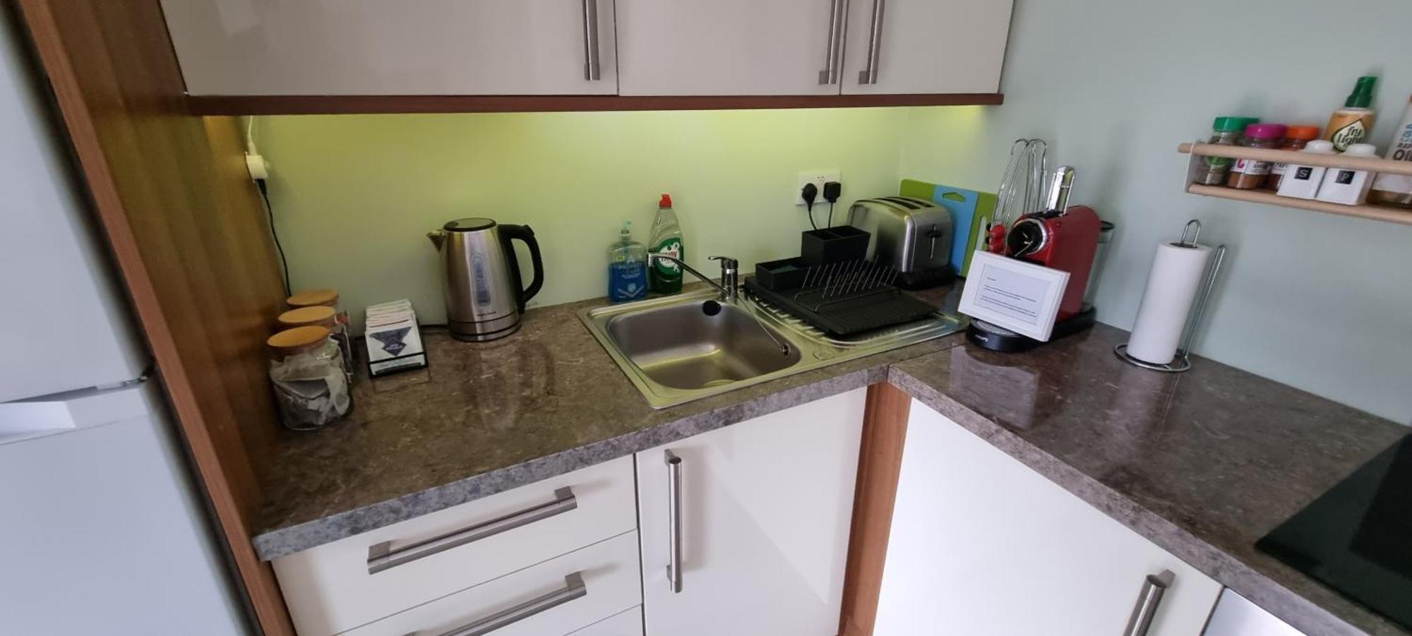Spacious Curragh 2-Bed Apartment With Own Entrance Brownstown エクステリア 写真