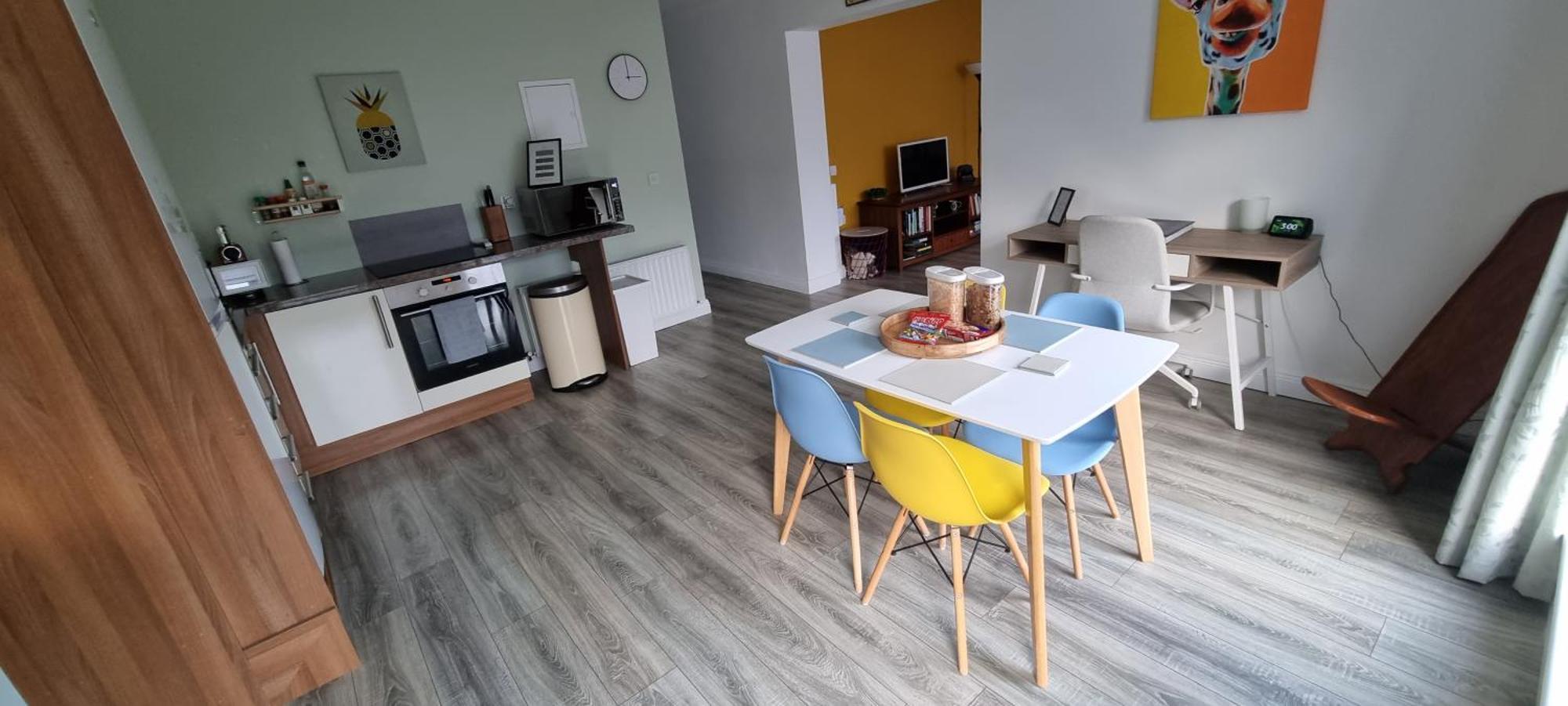 Spacious Curragh 2-Bed Apartment With Own Entrance Brownstown エクステリア 写真