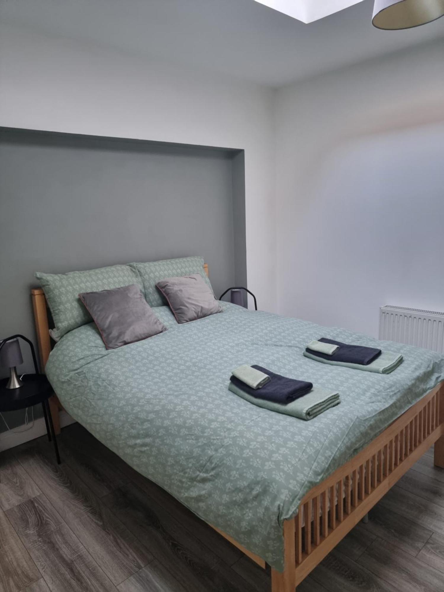 Spacious Curragh 2-Bed Apartment With Own Entrance Brownstown エクステリア 写真