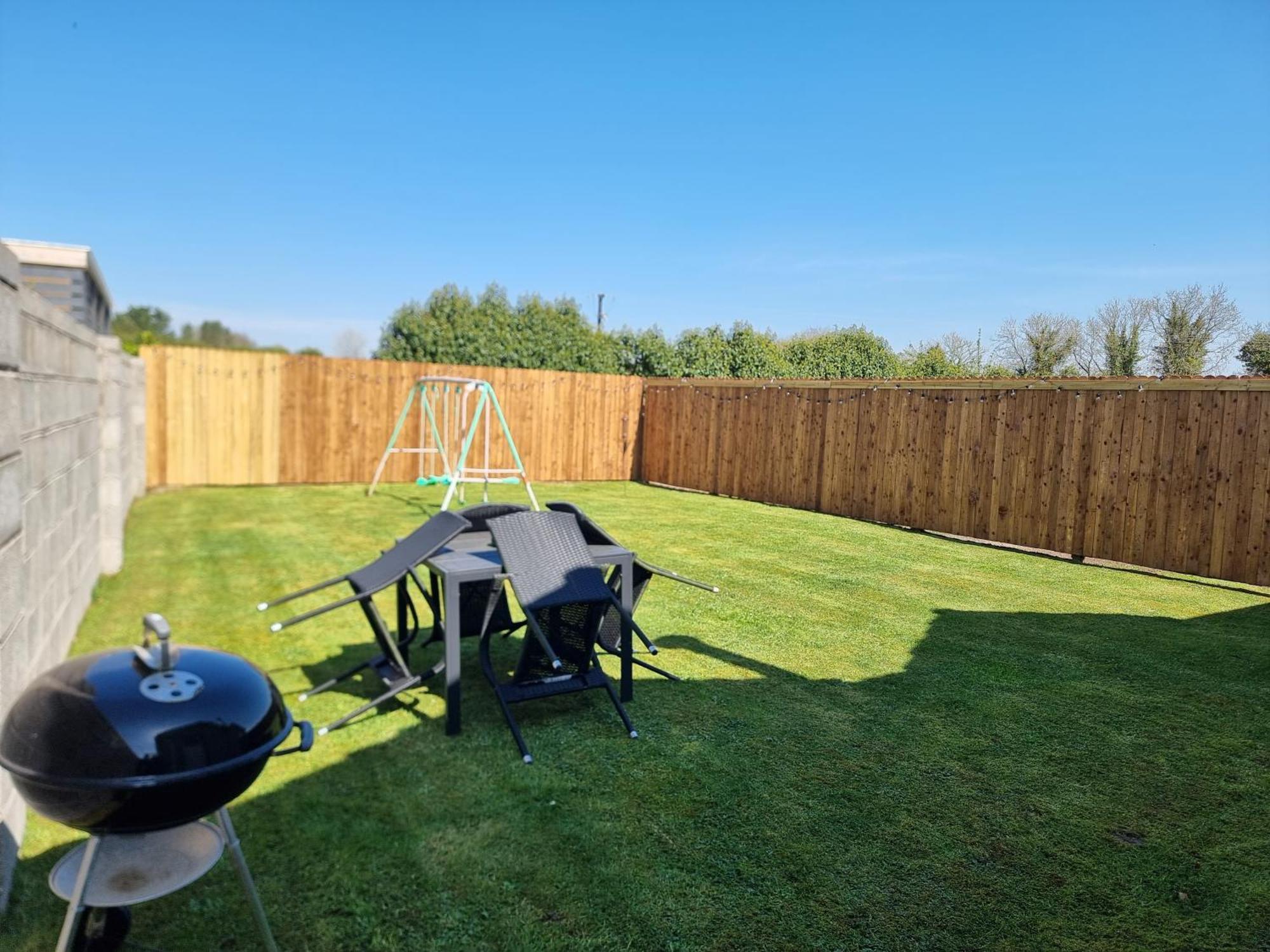 Spacious Curragh 2-Bed Apartment With Own Entrance Brownstown エクステリア 写真